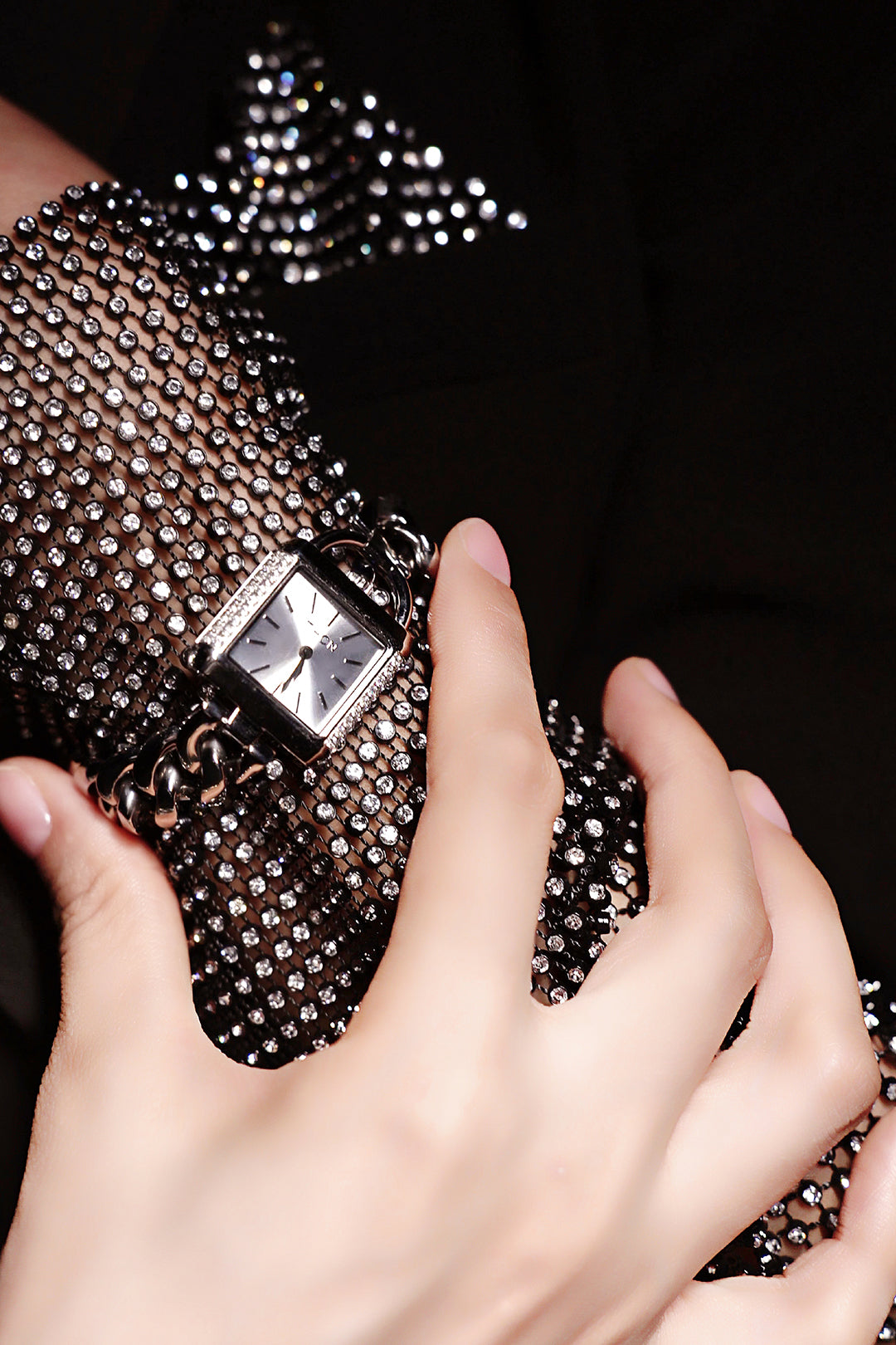 THCN C· II White Sunray· Silver Chain-Link Watch